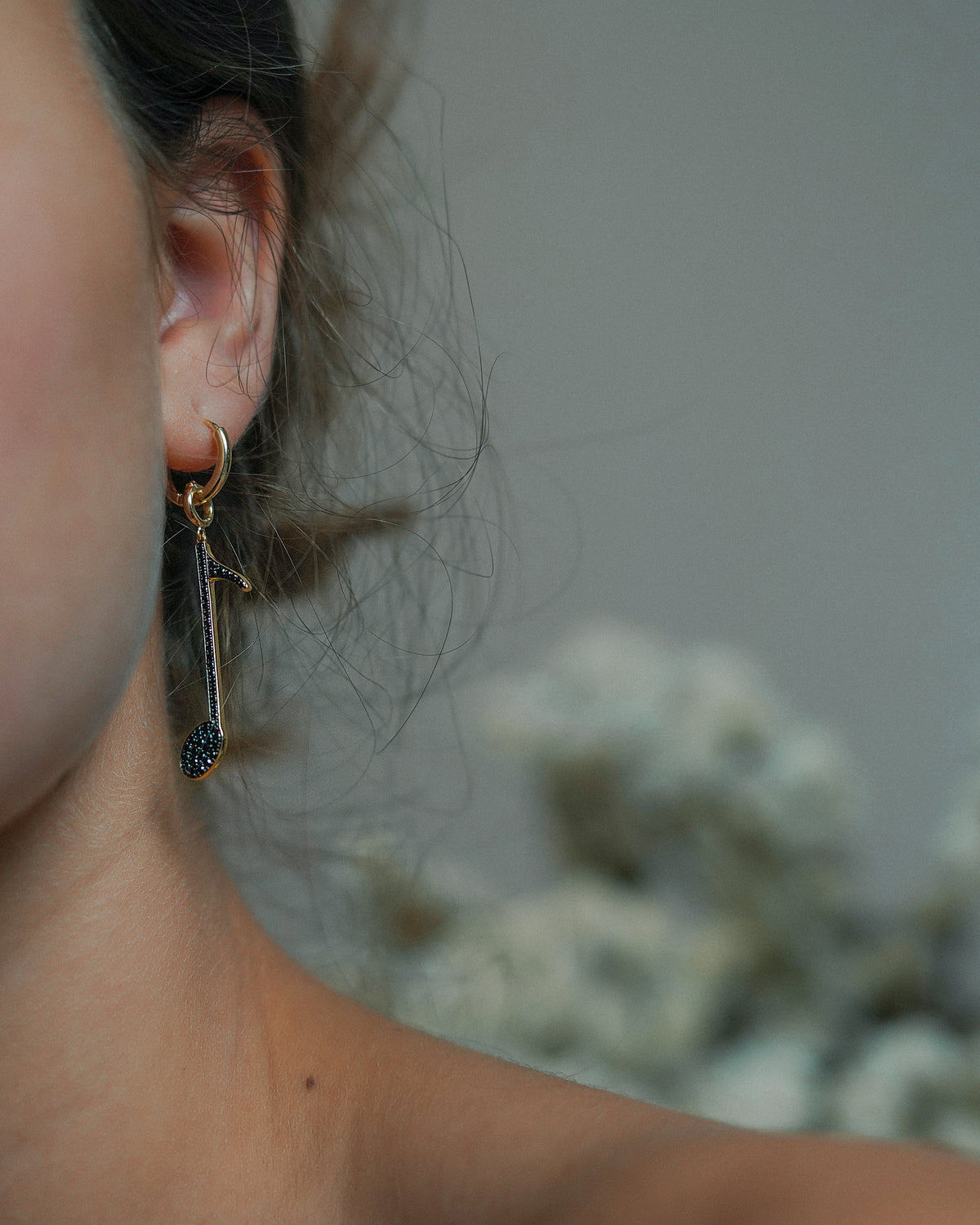 Melodious Charm with Sparkling Black Diamonds 